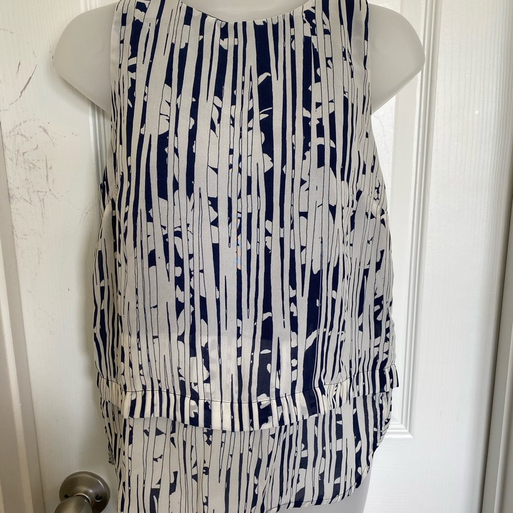 Banana Republic Sleeveless blouse